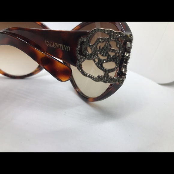 Valentino Sunglasses - Picture 2 of 5